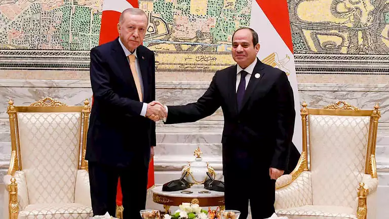 الرئيس السيسي يتلقى اتصالًا من نظيره التركي لبحث الأوضاع الإقليمية