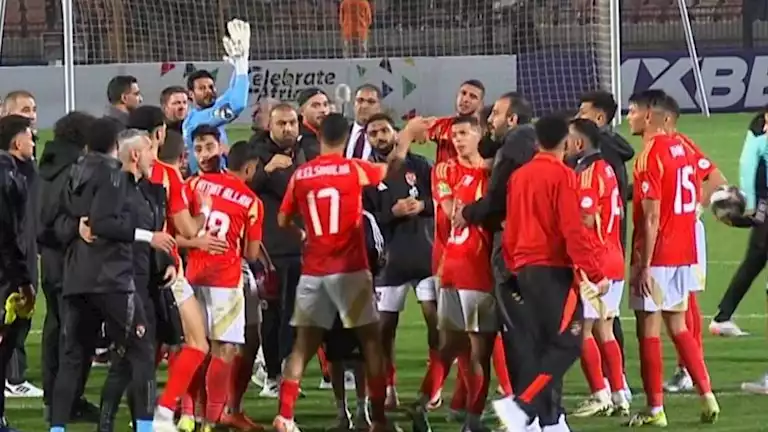 مصدر يكشف “لمصراوي” تفاصيل رفض لاعبي الأهلي تحية الجماهير (ص