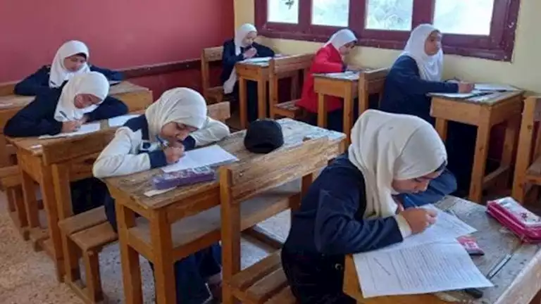 فيديو.. مراجعة مادة اللغة الإنجليزية للصف الثالث الإعدادي مع