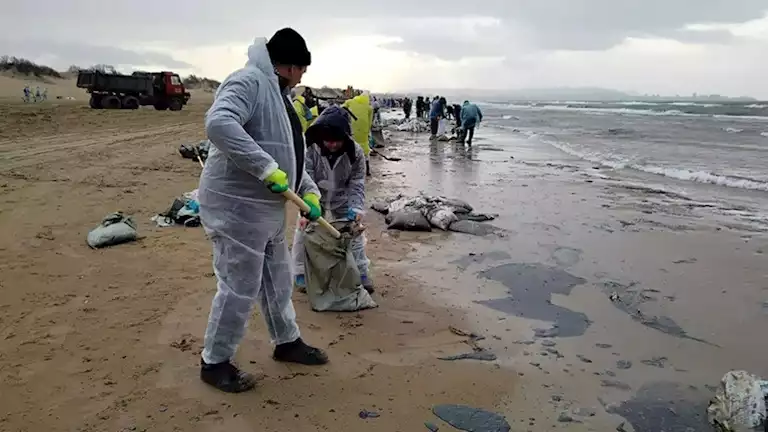 روسيا.. إعلان حالة الطوارئ بسبب تسرب نفطي في البحر الأسود