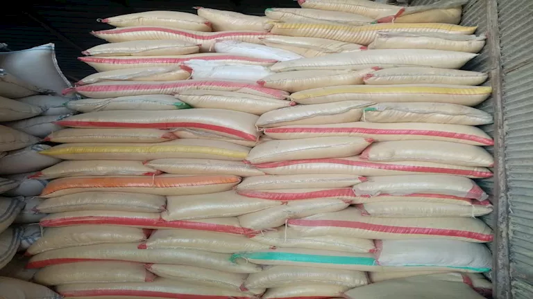 ضبط مصنع غير مرخّص لإنتاج أعلاف حيوانية مغشوشة بالقليوبية