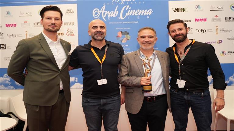 مركز السينما العربية يسلم جائزة شخصية العام لمهند البكري ضمن مهرجان برلين