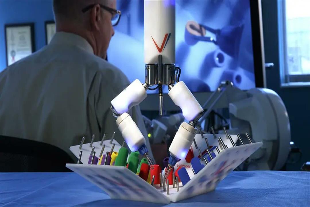 أول روبوت جراحي يرسل إلى الفضاء- ما القصة؟