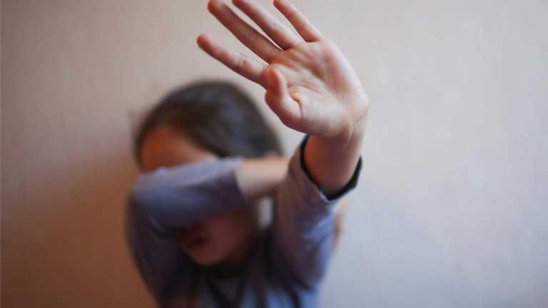 "مقاطع جنسية لـ 100 طفلة".. كواليس إحالة المتهم بالاتجار بقاصرات للمحاكمة العاجلة