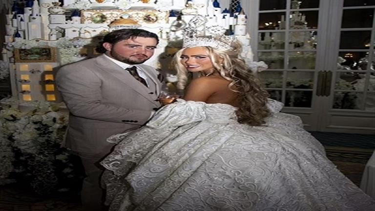 عروس تفاجئ المعازيم بكعكة زفاف خيالية بـ500 ألف جنيه.. لن تتوقع حجمها