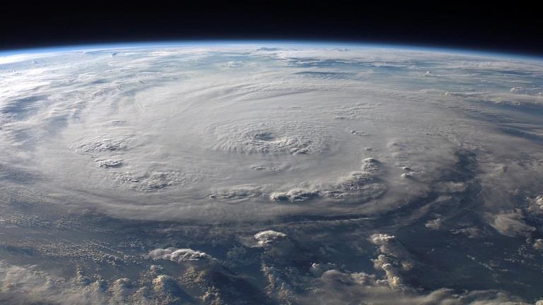 نذير شؤم.. علماء يتوقعون 25 إعصارا وعاصفة في 2024
