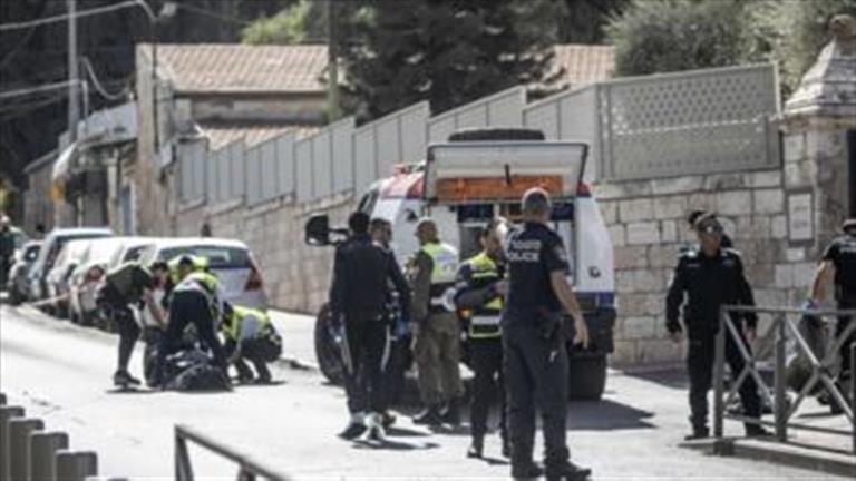 إعلام إسرائيلي: 3 إصابات أحدهم بجروح خطيرة في عملية طعن قرب تل أبيب
