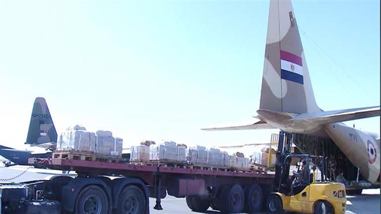 مصر تواصل جهود تقديم المساعدات الإنسانية لقطاع غزة