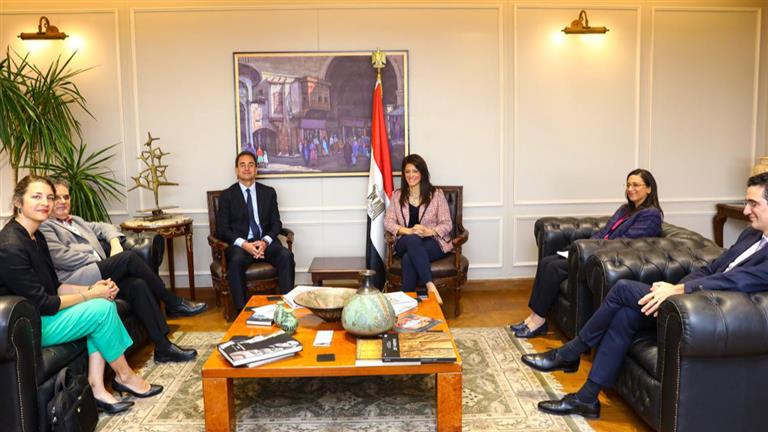 وزيرة التعاون تبحث مع السفير الفرنسي تعزيز الاستثمارات الفرنسية بمصر