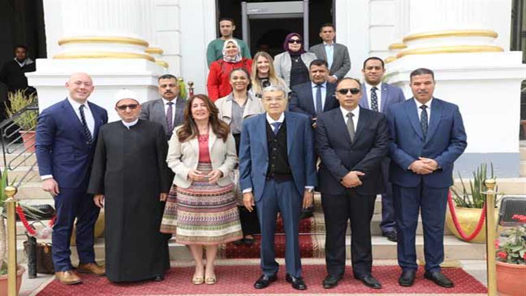 بالصور- محافظ المنيا يستقبل السفيرة الأمريكية بالقاهرة