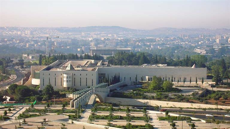 إعلام عبري: المحكمة العليا أمرت بتجميد ميزانية المدارس الدينية التي لا يلتحق طلابها بالتجنيد