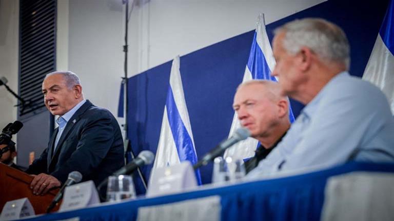 البث الإسرائيلية: مواجهة صعبة بين نتنياهو والوزيرين جانتس وأيزنكوت بشأن الأسرى