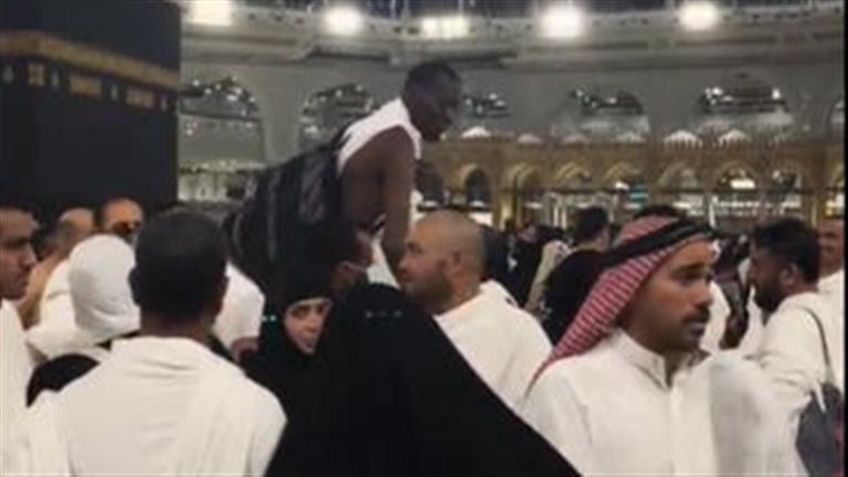 فيديو- أطول معتمر في مكة يثير تفاعلاً على منصات التواصل الاجتماعي