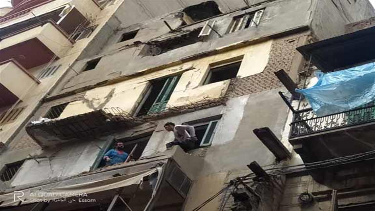 لخطورته الداهمة.. إزالة أجزاء من عقار يضم 6 طوابق في الإسكندرية - صور