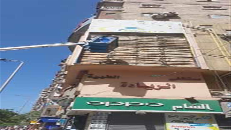 إزالة 30 إعلانًا مخالفًا في شوارع الإسكندرية- صور