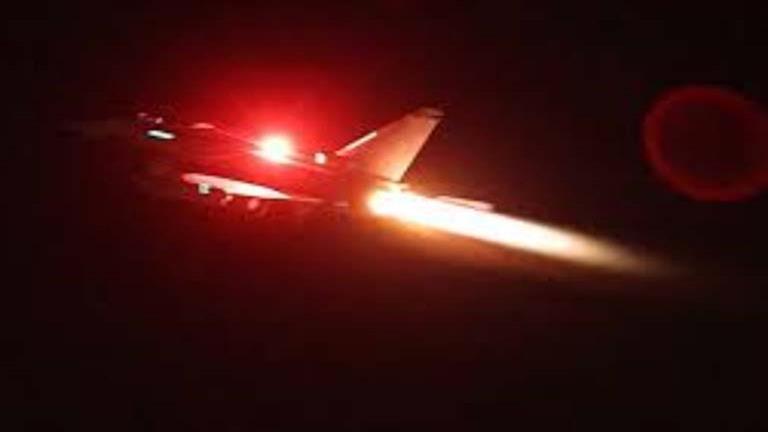 إعلام حوثي: 5 غارات أمريكية بريطانية استهدفت مطار الحديدة الدولي