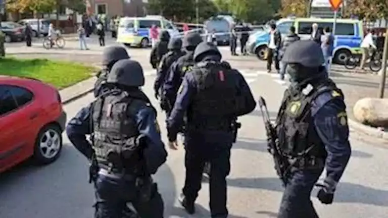 الشرطة السويدية: قتلى وجرحى في اصطدام حافلة بمحطة حافلات في ستوكهولم