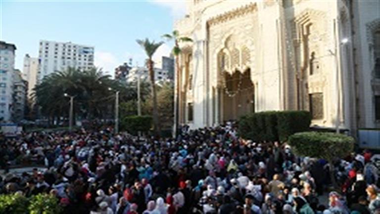  الآلاف يؤدون صلاة عيد الفطر بساحة "المرسي أبو العباس" ومساجد الإسكندرية (فيديو وصور) 