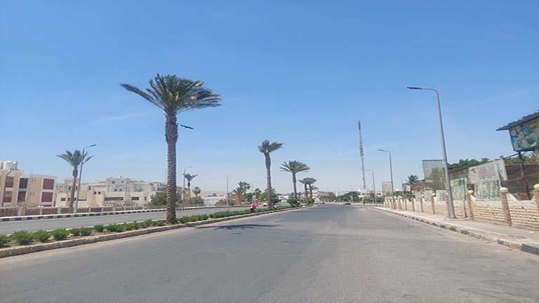 العظمى 43 درجة.. شوارع جنوب سيناء خالية من المارة بسبب الموجة الحارة - صور