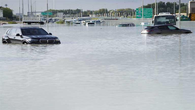 سي إن إن تحسم الجدل: هل كانت فيضانات الإمارات بسبب تلقيح السحب؟