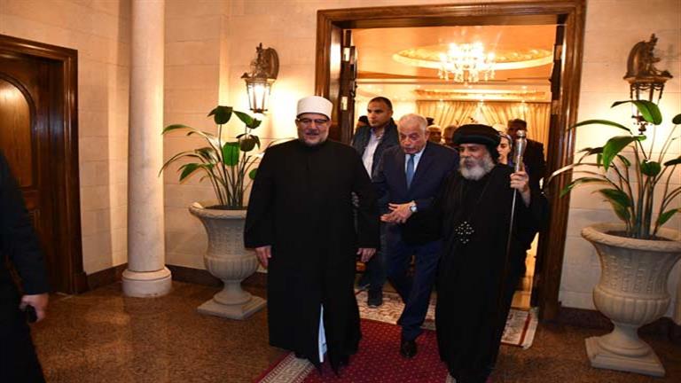 وزير الأوقاف يزور أسقف جنوب سيناء بعد عودته من رحلة علاج
