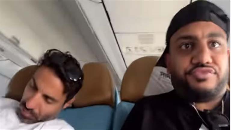 أوس أوس يسخر من أحمد فهمي بسبب نومه في الطائرة من كواليس "عصابة المكس" 