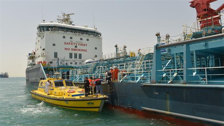 الإسعاف البحري في قناة السويس يستجيب لاستغاثة سفينة: عندنا مريض