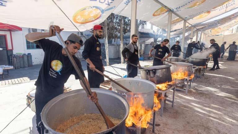 المطبخ المركزي العالمي: قدمنا نحو 3.4 مليون وجبة خلال شهر واحد بغزة
