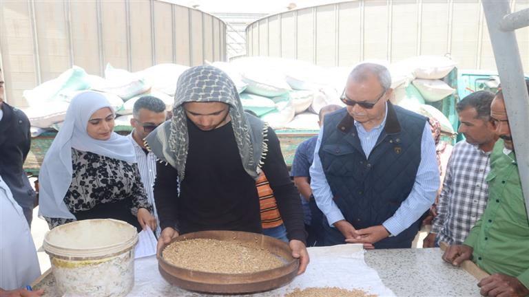 محافظ القليوبية يتابع توريد القمح بصومعةغلال عرب العليقات- صور