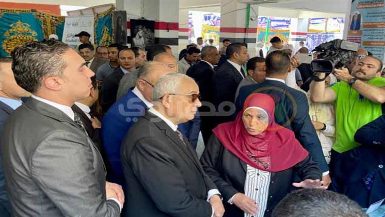 وزير التعليم يتفقد المعرض السنوي لطلاب مدارس القاهرة (صور)