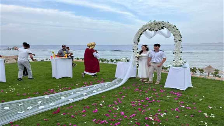 العروسان وقعا في حب شرم الشيخ.. زفاف كازاخستاني على شواطئ  جنوب سيناء  -  صور