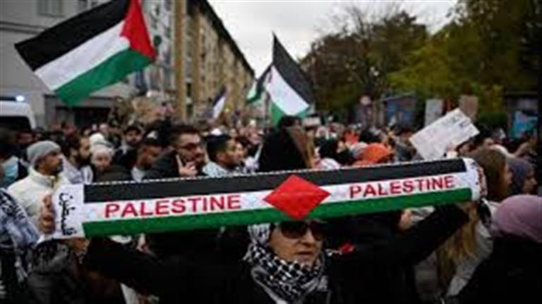 "لا أسلحة لإسرائيل".. مظاهرة عيد العمال بألمانيا تتحول لدعم فلسطين