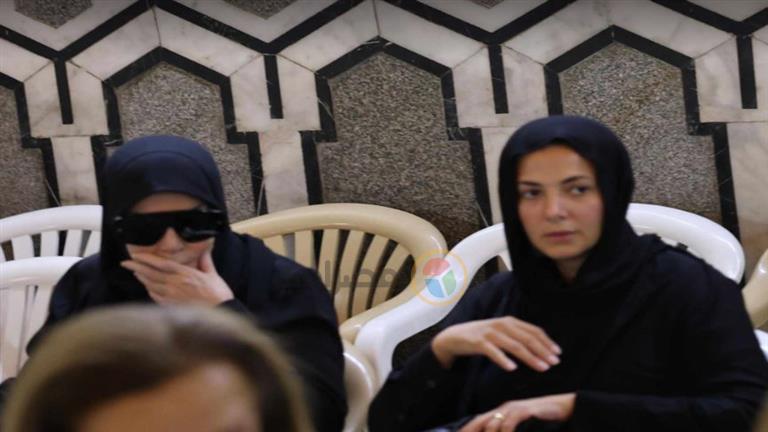ميرفت أمين ودنيا سمير غانم تشاركان في تشييع جنازة والدة يسرا اللوزي (صورة)