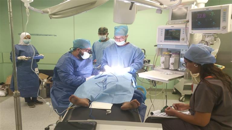 بالصور.. قسم جراحة التجميل بجامعة أسوان يُجري 13 عملية مجانية 