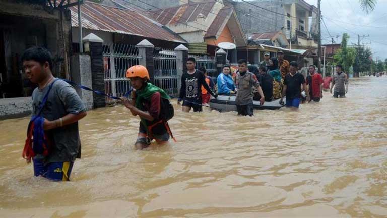 الفيضانات والحمم الباردة تقتل ما لا يقل عن 28 شخصًا في إندونيسيا