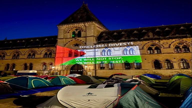 علم فلسطين يضيء أحد مباني جامعة أكسفورد