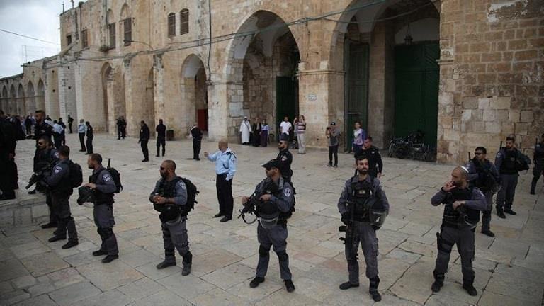 قوات الاحتلال تمنع المصلين من التوجه إلى المسجد الأقصى