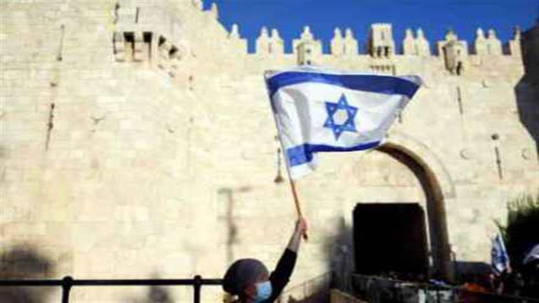فيديو| مستوطنون يرفعون علم إسرائيل خلال اقتحامهم المسجد الأقصى