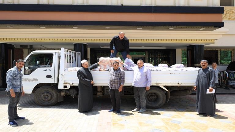توزيع 4 أطنان أرز وسكر على الأسر الأولى بالرعاية في كفر الشيخ