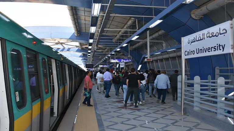 إقبال كبير من المواطنين لليوم الثاني على المحطات الجديدة بالخط الثالث للمترو - (صور)