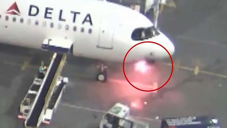 حريق في طائرة أمريكية يجبر المسافرين على الإخلاء (فيديو)