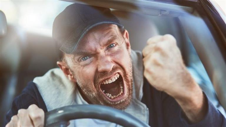 دراسة: تصرّف أثناء قيادة السيارة يشير إلى أنكم مختلّون عقليًا