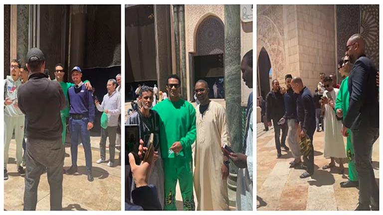 الجمهور المغربي يحاصر محمد رمضان عقب صلاة الجمعة