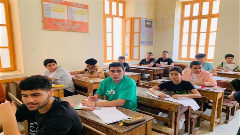 جمع "الغراب" ومفرد "الخلال"؟.. امتحانات العربي تثير جدلاً بين طلاب الشهادة الإعدادية