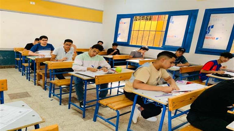 عصا إلكترونية بكل لجنة.. 104 آلاف طالب يؤدون امتحانات الشهادة الإعدادية بالإسكندرية- صور