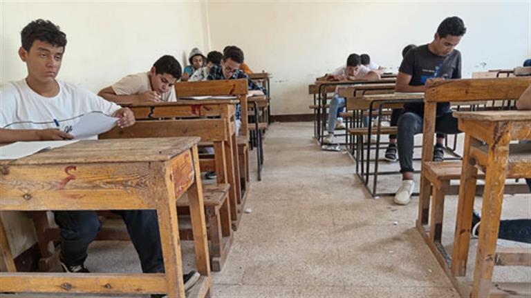 58 ألف طالب يؤدون امتحانات الشهادة الإعدادية في بني سويف دون عقبات