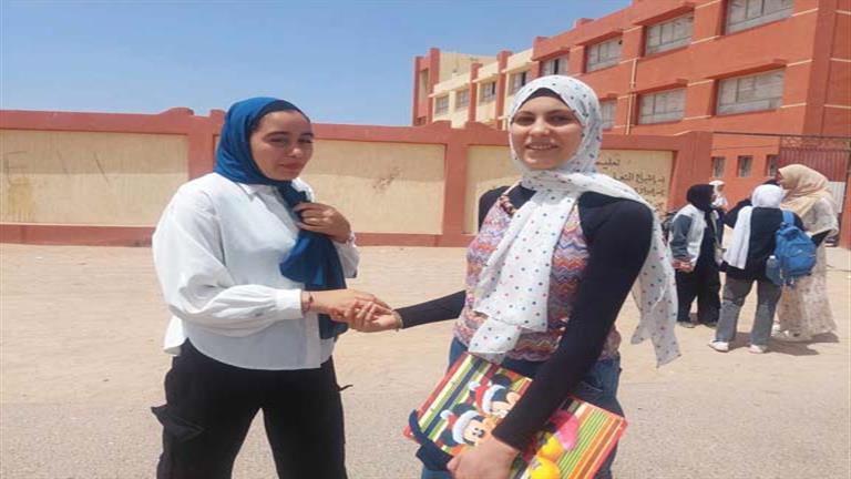 تباين آراء طلاب الشهادة الإعدادية بجنوب سيناء حول أسئلة امتحانات اللغة العربية - صور