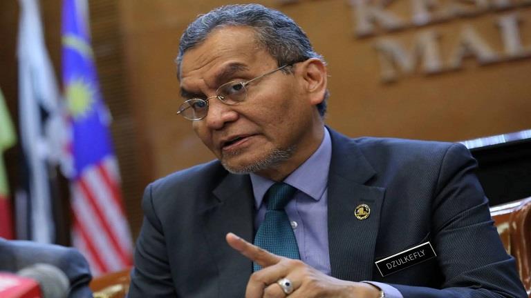 وزير الصحة الماليزي: نراقب عن كثب وضع جائحة كورونا في سنغافورة