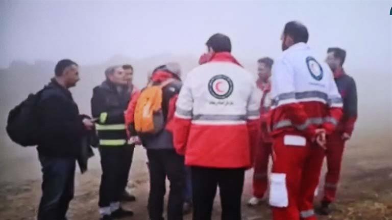  إعلام إيراني: الهلال الأحمر يقترب من موقع تحطم طائرة الرئيس الإيراني