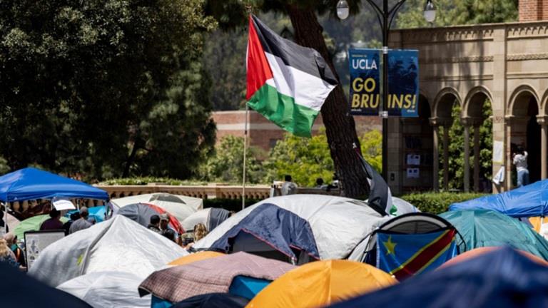  الشرطة الأمريكية تمهد لاقتحام اعتصام الطلاب الأمريكيين في جامعة كاليفورنيا